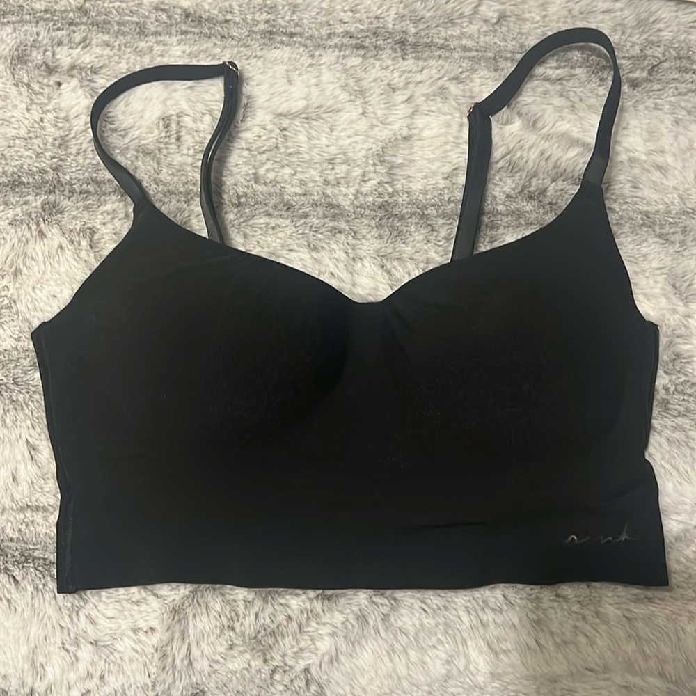 Never worn black Victoria Secret’s PINK wireless lightly lined bra. Size XS.